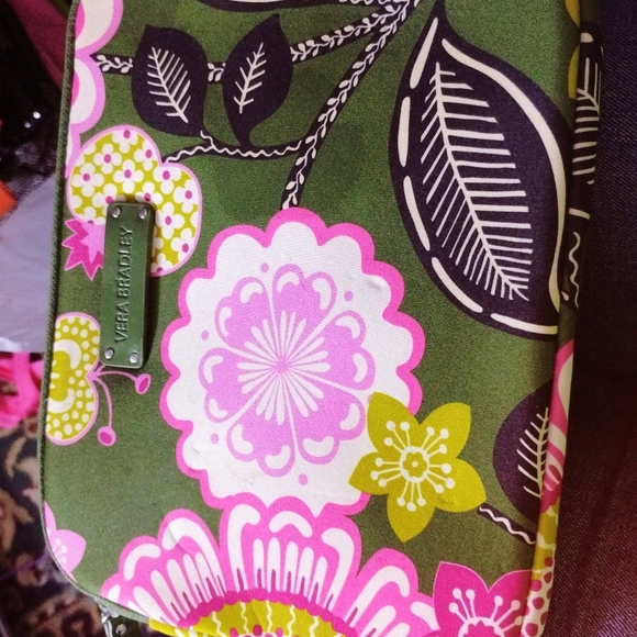 Cosmetic - Picture 4 of 4